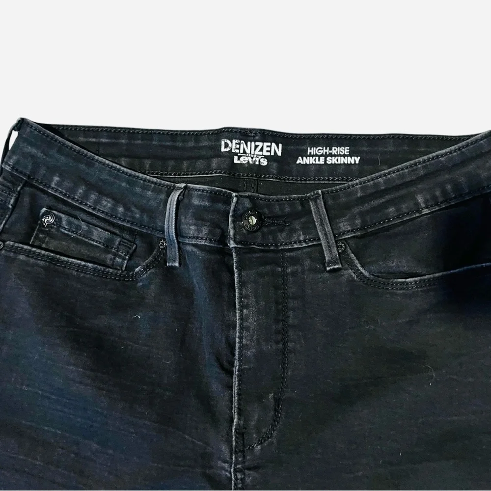 Denizen from Levi's Black Ankle Jeans - Picture 2 of 3